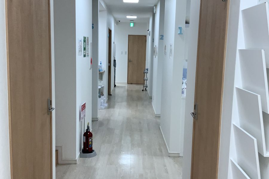 Sky Dental Clinic の院内の廊下